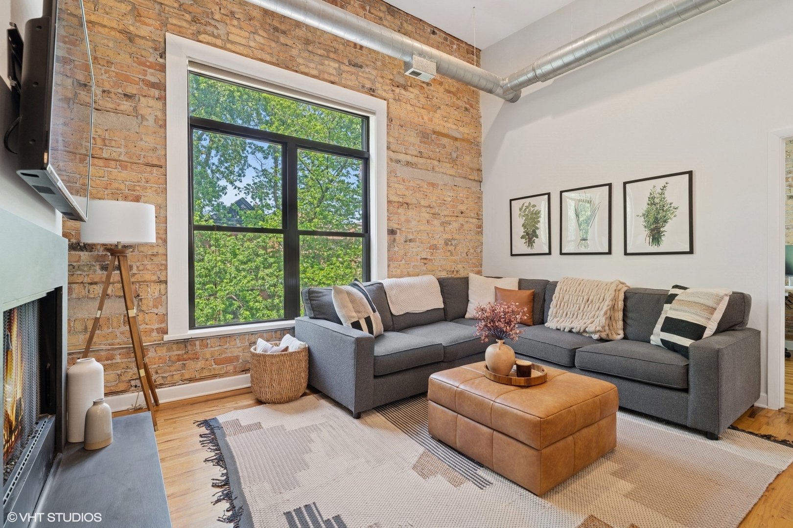 717 W Briar Place 3W