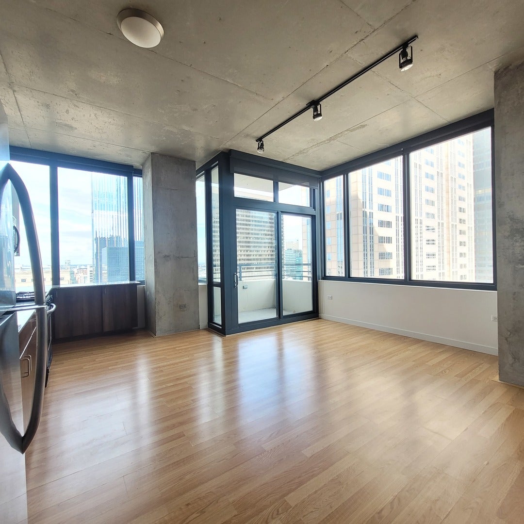 235 W VAN BUREN Street 2715