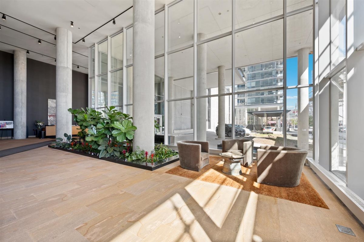 860 W Blackhawk Street 2108