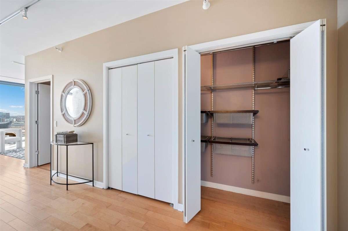 860 W Blackhawk Street 2108