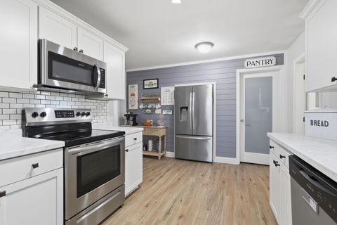 Tiny photo for 109 5th Avenue, Colona, IL 61241 (MLS # 12624210)