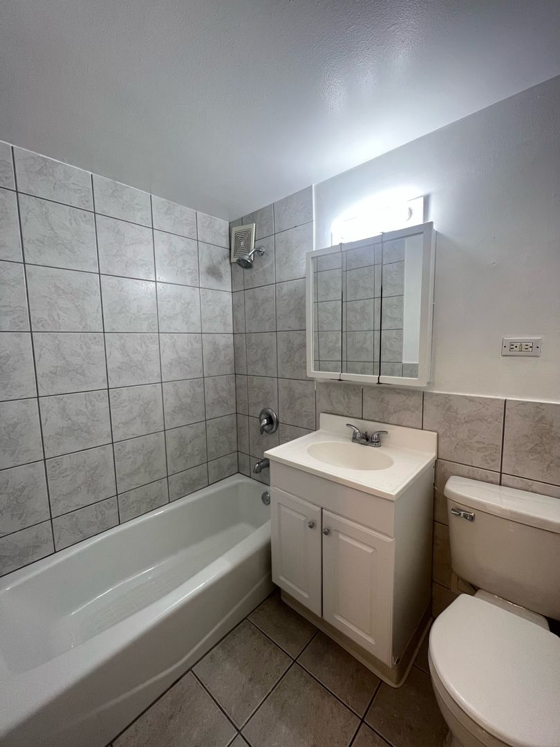 4180 N Marine Drive 1206