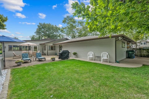 Tiny photo for 400 E Thacker Street, Hoffman Estates, IL 60169 (MLS # 12782870)