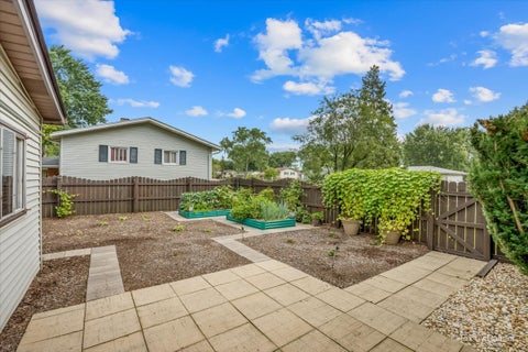 Tiny photo for 400 E Thacker Street, Hoffman Estates, IL 60169 (MLS # 12782870)