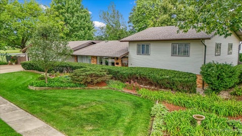 Tiny photo for 400 E Thacker Street, Hoffman Estates, IL 60169 (MLS # 12782870)