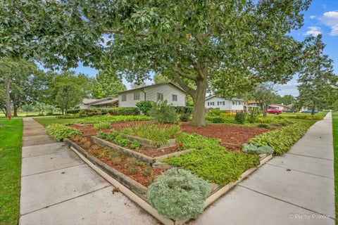 Tiny photo for 400 E Thacker Street, Hoffman Estates, IL 60169 (MLS # 12782870)