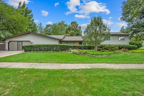 Photo of 400 E Thacker Street, Hoffman Estates, IL 60169 (MLS # 12782870)