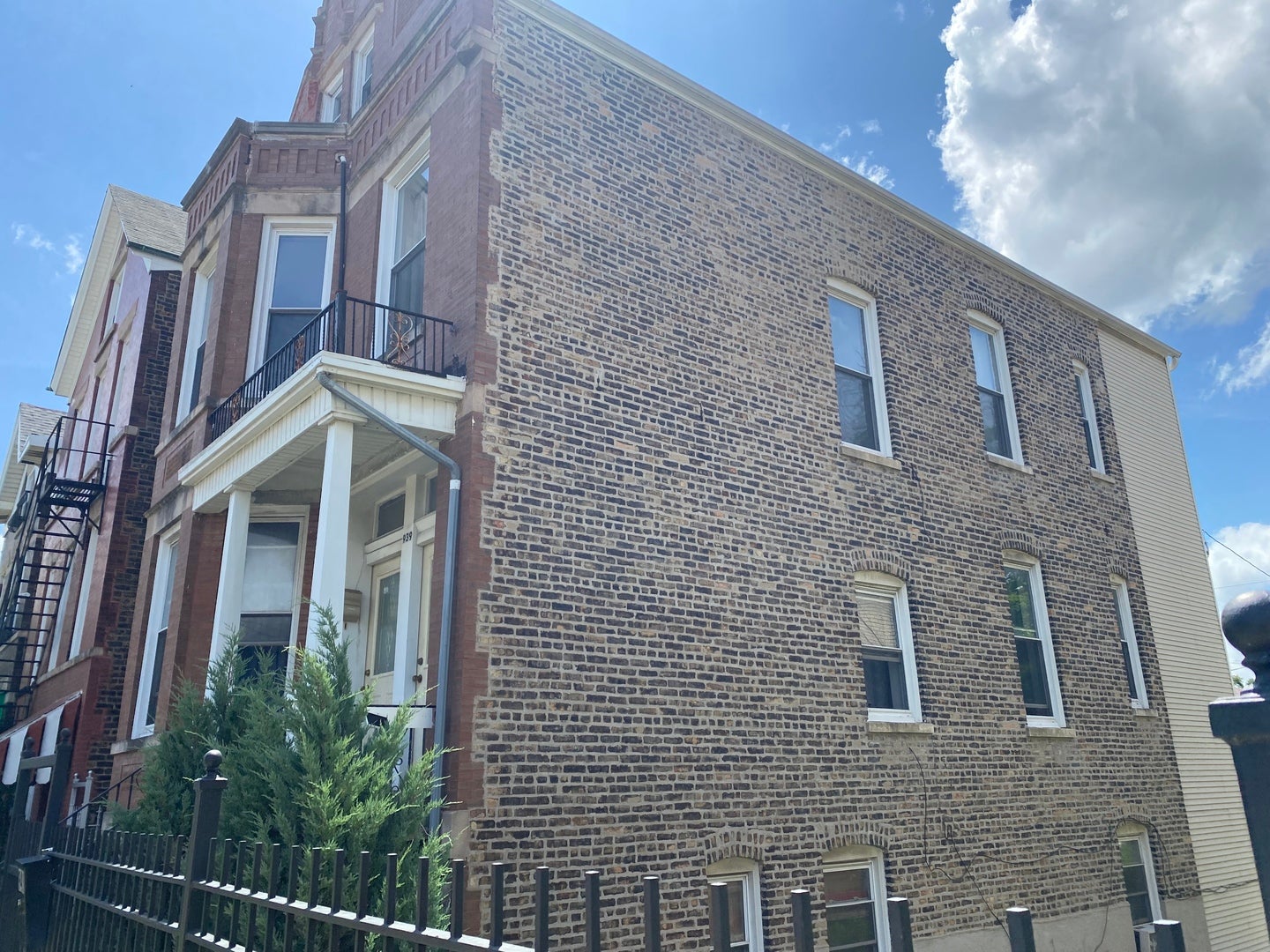 939 W 32nd Street