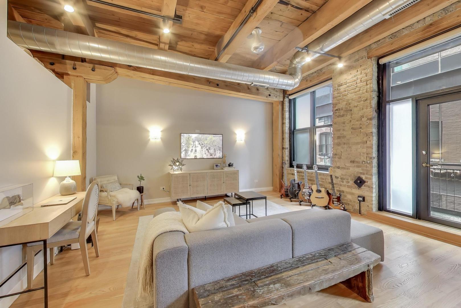 154 W Hubbard Street 304