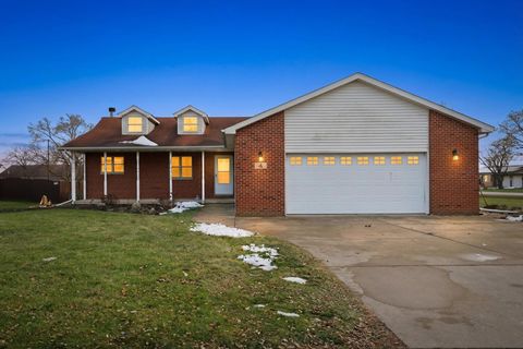 Photo of 4 JUNIOR Drive, Sandwich, IL 60548 (MLS # 12537124)