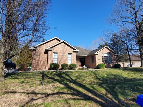 Photo of 1142 Cedar Ridge Drive, Carbondale, IL 62901 (MLS # 12562094)