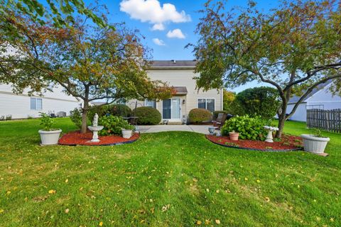 Tiny photo for 35 S London Court, South Elgin, IL 60177 (MLS # 12590611)