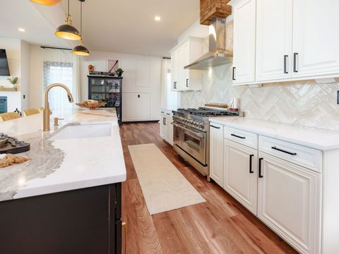 Tiny photo for 304 Leeward Way, Ottawa, IL 61350 (MLS # 12693619)