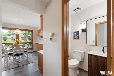 Tiny photo for 2706 RIDGEWOOD Avenue, Davenport, IA 52803 (MLS # QC4269026)