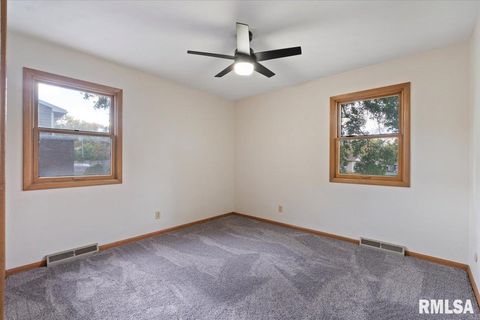 Tiny photo for 2706 RIDGEWOOD Avenue, Davenport, IA 52803 (MLS # QC4269026)