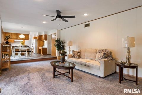 Tiny photo for 2706 RIDGEWOOD Avenue, Davenport, IA 52803 (MLS # QC4269026)