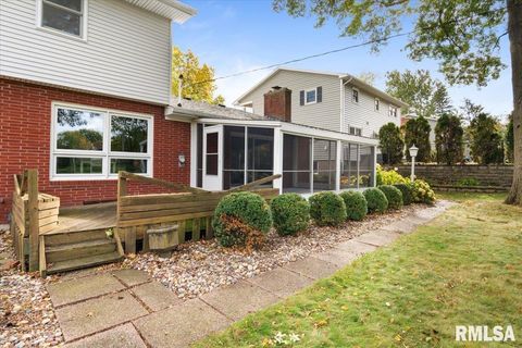 Tiny photo for 2706 RIDGEWOOD Avenue, Davenport, IA 52803 (MLS # QC4269026)