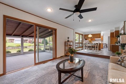 Tiny photo for 2706 RIDGEWOOD Avenue, Davenport, IA 52803 (MLS # QC4269026)