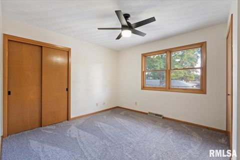 Tiny photo for 2706 RIDGEWOOD Avenue, Davenport, IA 52803 (MLS # QC4269026)