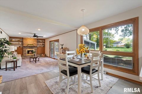 Tiny photo for 2706 RIDGEWOOD Avenue, Davenport, IA 52803 (MLS # QC4269026)