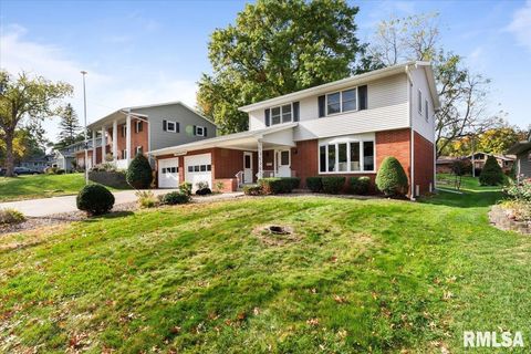 Tiny photo for 2706 RIDGEWOOD Avenue, Davenport, IA 52803 (MLS # QC4269026)