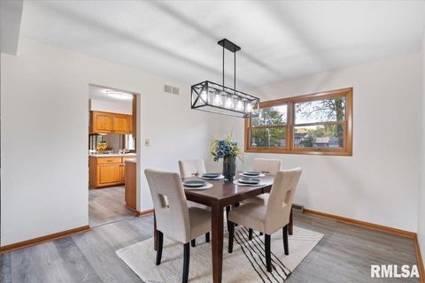 Tiny photo for 2706 RIDGEWOOD Avenue, Davenport, IA 52803 (MLS # QC4269026)