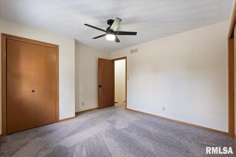 Tiny photo for 2706 RIDGEWOOD Avenue, Davenport, IA 52803 (MLS # QC4269026)