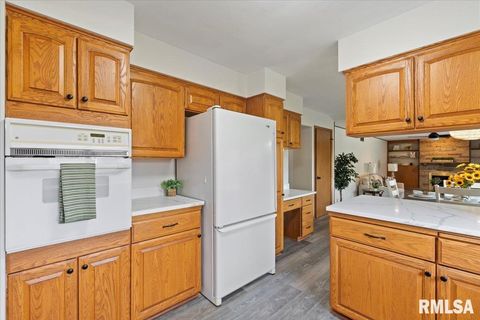 Tiny photo for 2706 RIDGEWOOD Avenue, Davenport, IA 52803 (MLS # QC4269026)