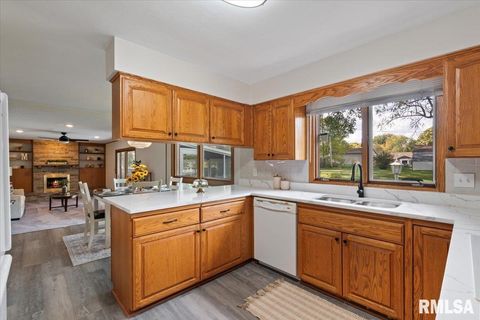 Tiny photo for 2706 RIDGEWOOD Avenue, Davenport, IA 52803 (MLS # QC4269026)