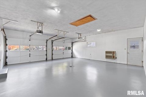 Tiny photo for 2706 RIDGEWOOD Avenue, Davenport, IA 52803 (MLS # QC4269026)