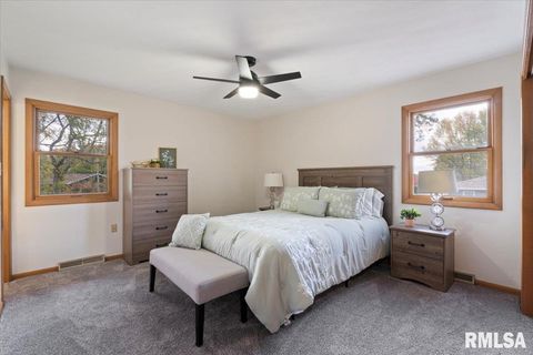 Tiny photo for 2706 RIDGEWOOD Avenue, Davenport, IA 52803 (MLS # QC4269026)