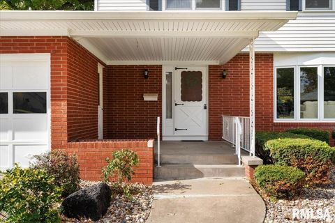 Tiny photo for 2706 RIDGEWOOD Avenue, Davenport, IA 52803 (MLS # QC4269026)