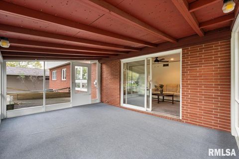 Tiny photo for 2706 RIDGEWOOD Avenue, Davenport, IA 52803 (MLS # QC4269026)