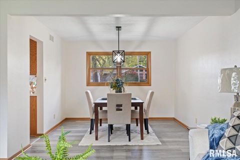 Tiny photo for 2706 RIDGEWOOD Avenue, Davenport, IA 52803 (MLS # QC4269026)