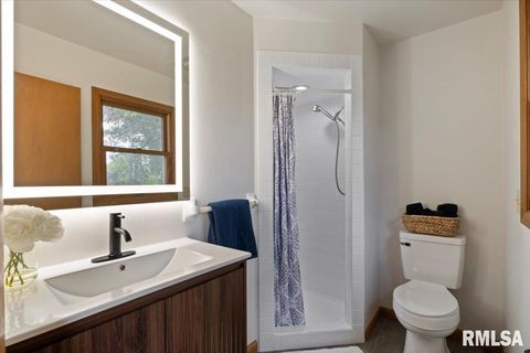 Tiny photo for 2706 RIDGEWOOD Avenue, Davenport, IA 52803 (MLS # QC4269026)