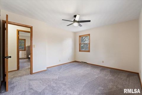 Tiny photo for 2706 RIDGEWOOD Avenue, Davenport, IA 52803 (MLS # QC4269026)