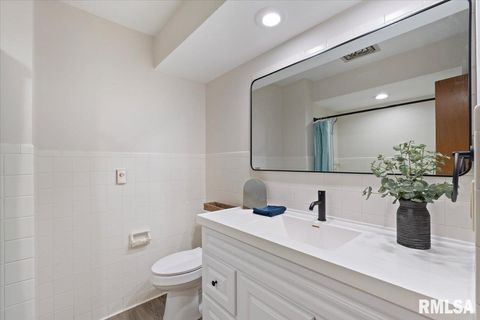 Tiny photo for 2706 RIDGEWOOD Avenue, Davenport, IA 52803 (MLS # QC4269026)