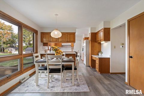 Tiny photo for 2706 RIDGEWOOD Avenue, Davenport, IA 52803 (MLS # QC4269026)