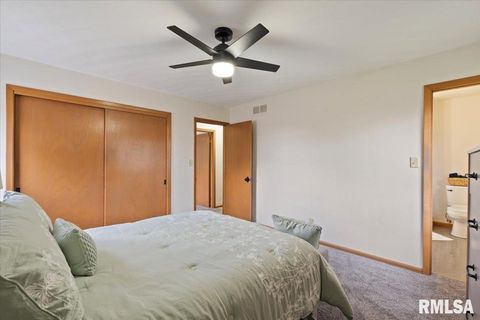 Tiny photo for 2706 RIDGEWOOD Avenue, Davenport, IA 52803 (MLS # QC4269026)