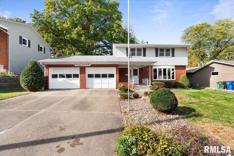 Photo of 2706 RIDGEWOOD Avenue, Davenport, IA 52803 (MLS # QC4269026)