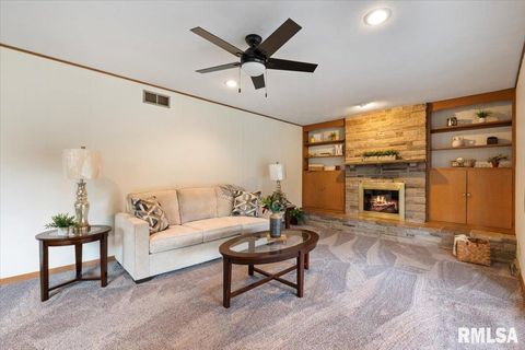 Tiny photo for 2706 RIDGEWOOD Avenue, Davenport, IA 52803 (MLS # QC4269026)