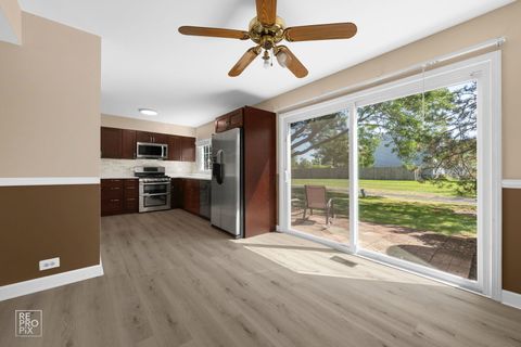 Tiny photo for 1705 College Green Drive, Elgin, IL 60123 (MLS # 12461962)