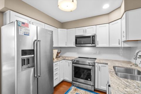 Tiny photo for 607 Kingsbridge Drive, Carol Stream, IL 60188 (MLS # 12513170)