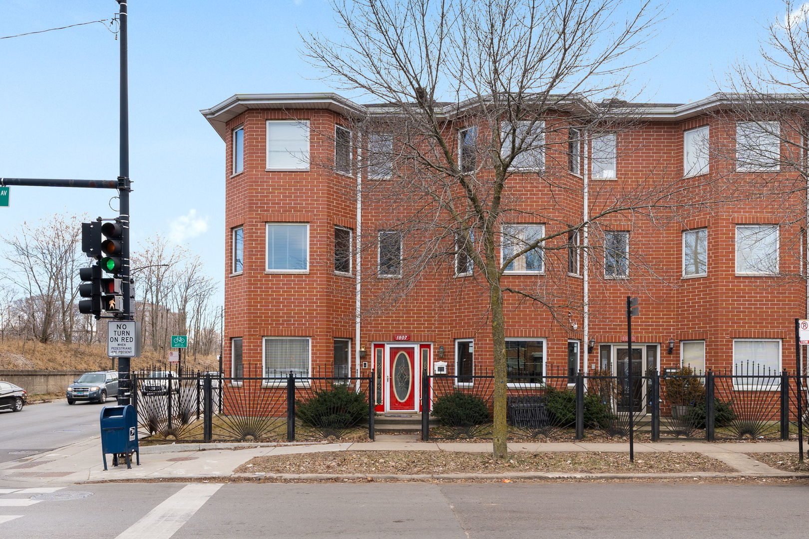 View Chicago, IL 60660 townhome