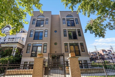 Photo of 4606 N MALDEN Street #3N, Chicago, IL 60640 (MLS # 12773876)