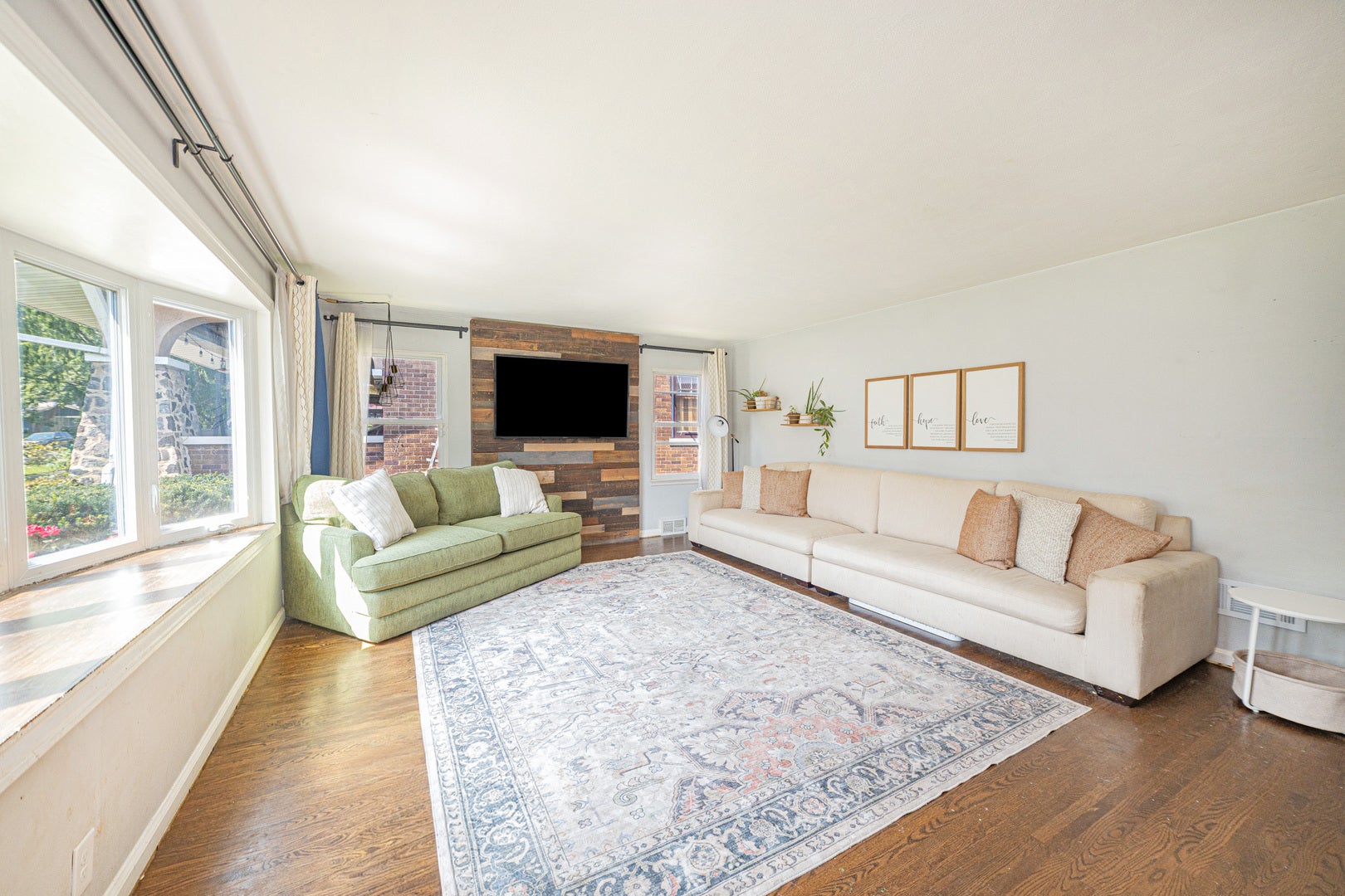 811 Buell Avenue