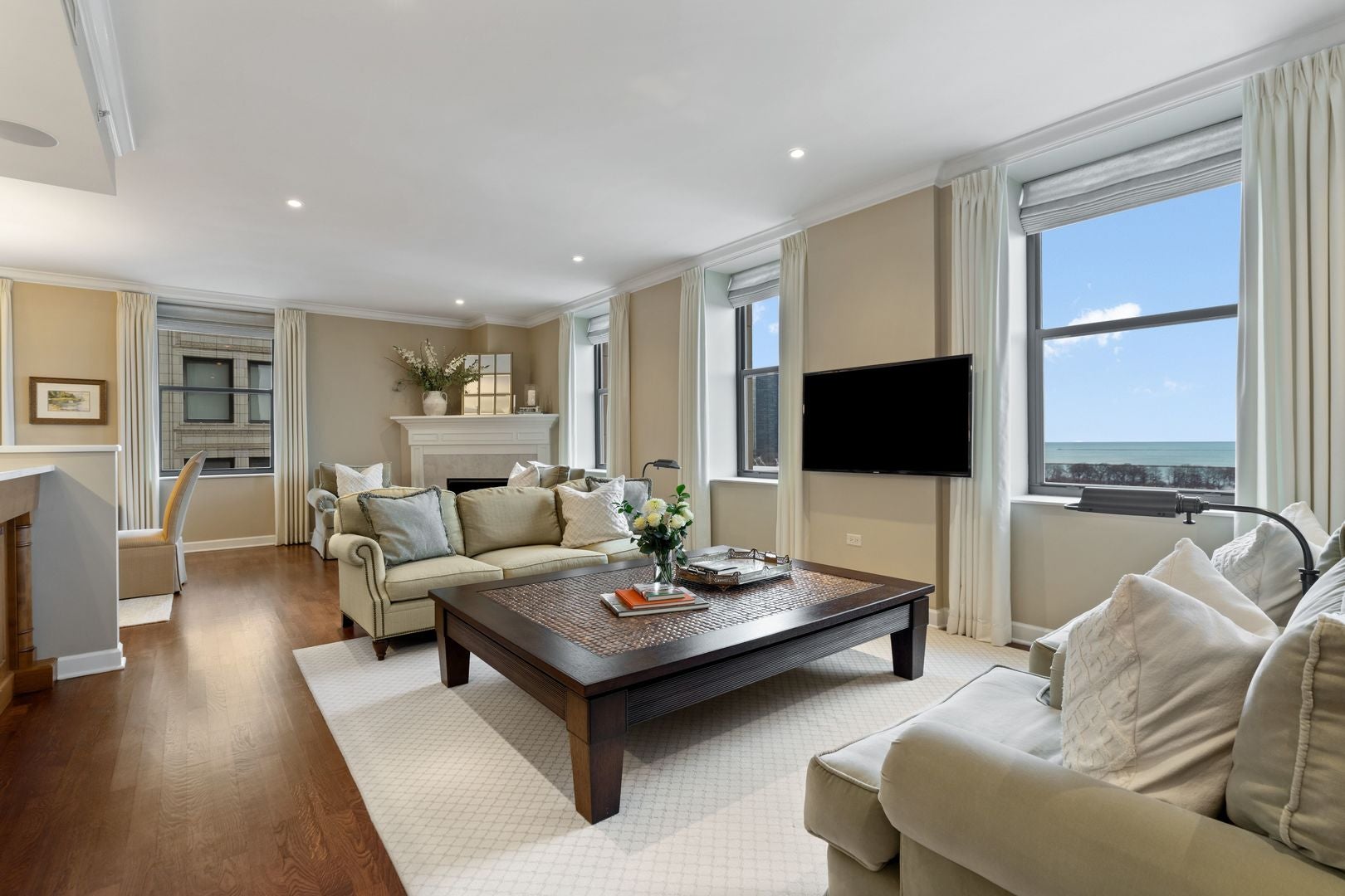 310 S Michigan Avenue 1100