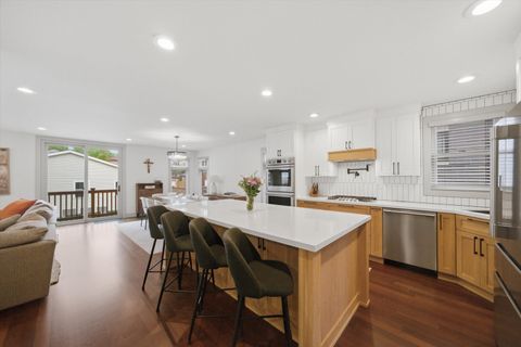 Tiny photo for 6057 N Tripp Avenue, Chicago, IL 60646 (MLS # 12656754)