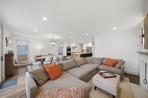 Tiny photo for 6057 N Tripp Avenue, Chicago, IL 60646 (MLS # 12656754)