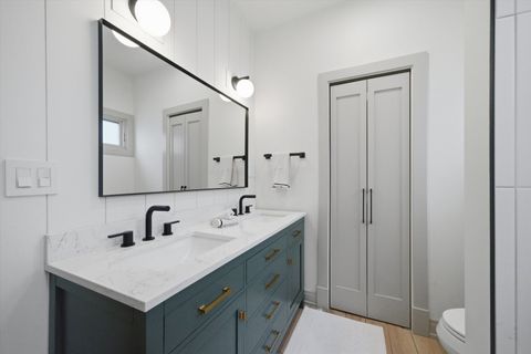 Tiny photo for 6057 N Tripp Avenue, Chicago, IL 60646 (MLS # 12656754)